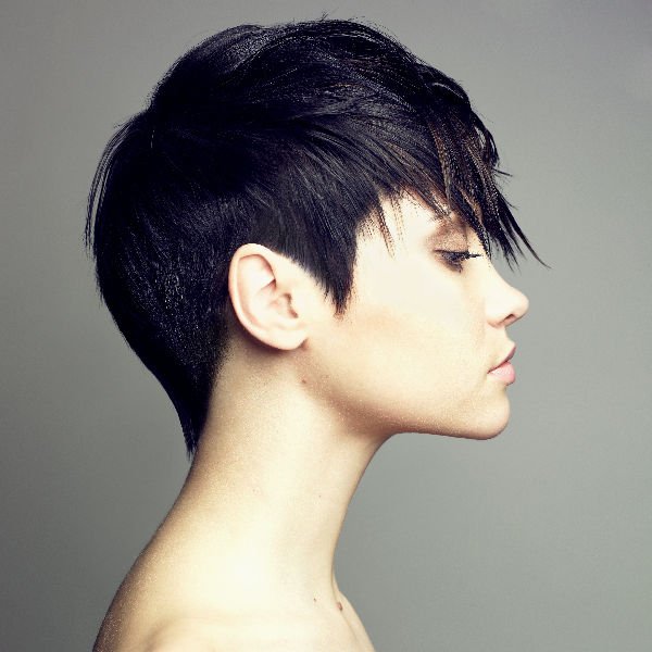 Taglio di capelli aggressivo